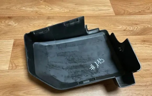 Volvo V70 Air filter box cover 30680265 8087082