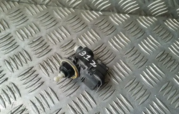 Toyota Yaris Headlight level adjustment motor 