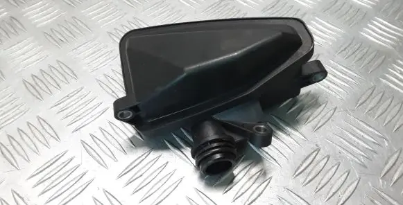 Mercedes-Benz R W251 Intake resonator A6421400087