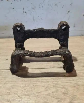 Ford Mondeo MK IV Brake caliper pad carrier rear 