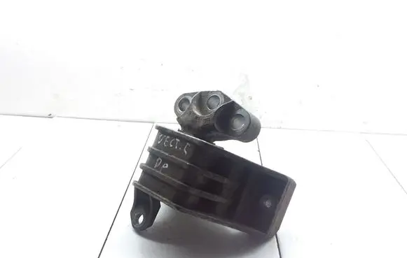 Engine mount bracket
