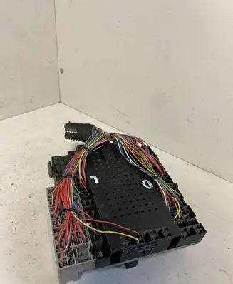 Volvo XC70 Fuse module 30679527 08696098 03W501