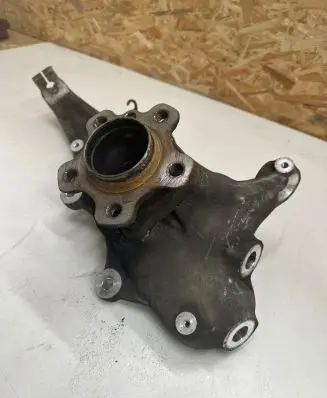 BMW 7 G11 G12 Front wheel hub 6861139