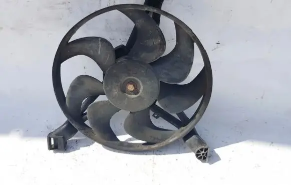 Opel Sintra Radiator cooling fan shroud 10289646