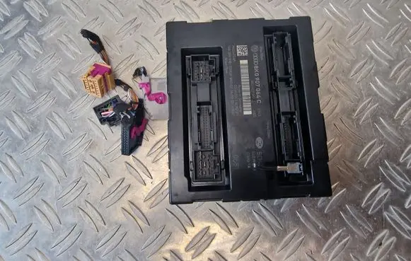 Audi A4 S4 B8 8K Central body control module 8K0907064C