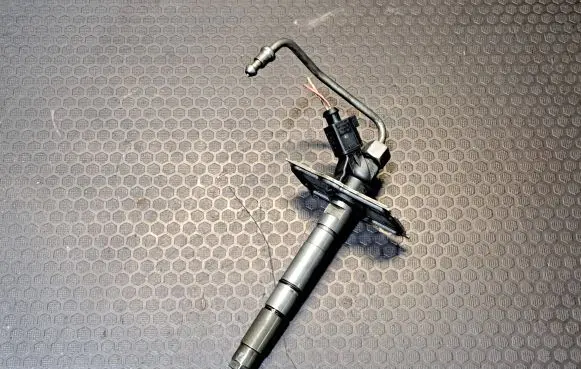 Audi A5 8T 8F Fuel injector 057130277AG 0445115058