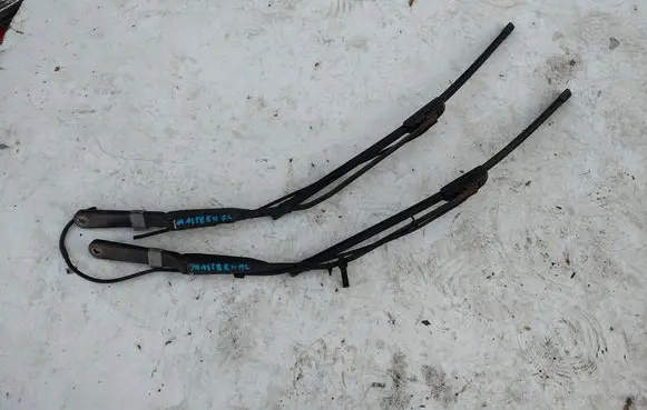 Renault Master II Front wiper blade arm 