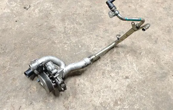 Jeep Grand Cherokee Water pump 43997002