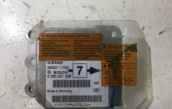 Nissan Primera Airbag control unit/module 988207J700 0285001329