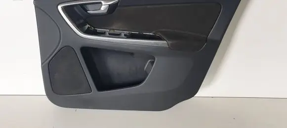 Volvo XC60 Front door card panel trim 