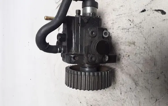 Alfa Romeo Giulia Fuel injection high pressure pump 0445010242