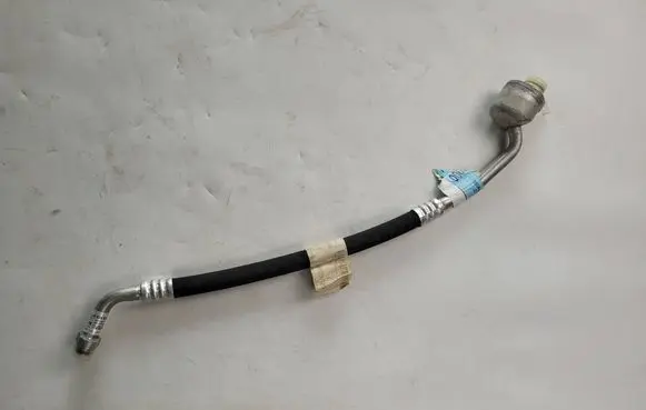 Mercedes-Benz Vito Viano W639 Air conditioning (A/C) pipe/hose A6398300816