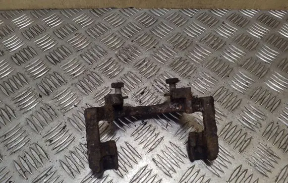 BMW 5 E39 Brake caliper pad carrier rear 