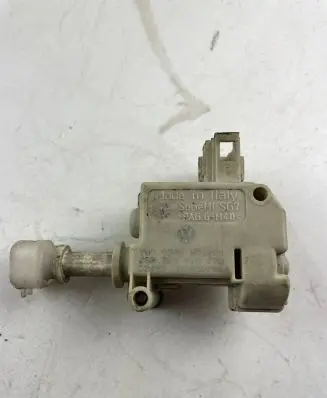 Volkswagen PASSAT B6 Central locking motor 3c0810773 PA66M40 3C0810723