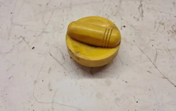 Nissan Qashqai Oil filler cap 