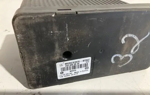 Mercedes-Benz E W211 Central locking vacuum pump 2038000048