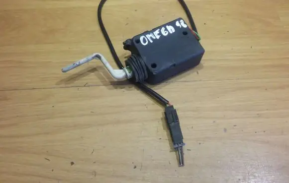 Opel Omega B1 Central locking motor 90491742