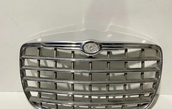 Chrysler 300C Front bumper upper radiator grill 04805928A