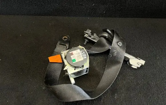 Ford C-MAX I Front seatbelt 3M51R61295AD
