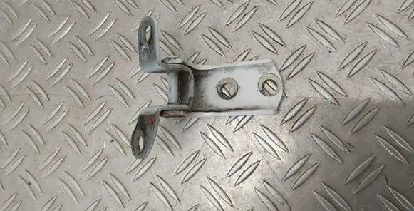Toyota Prius+ (ZVW40) Rear door lower hinge