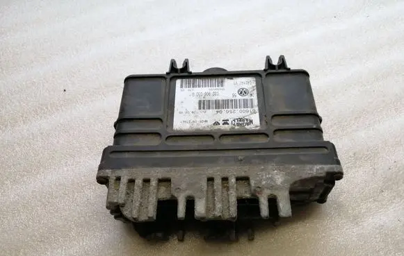 Volkswagen Golf III Engine control unit/module 032906030G T55N4V85 6160025604
