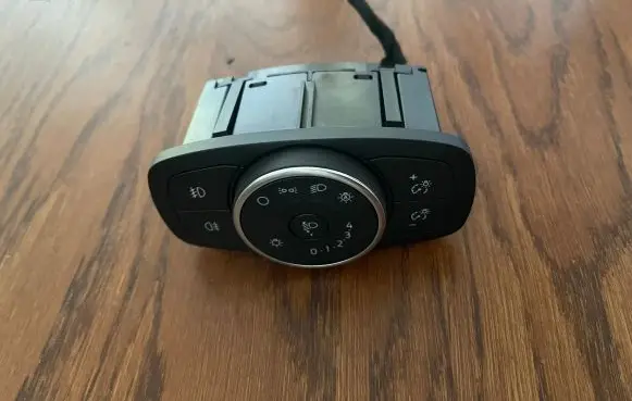Ford Focus Light switch 10345674