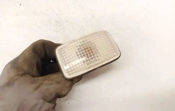 Nissan X-Trail T30 Front fender indicator light 6R019525