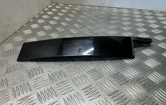 Mercedes-Benz C W204 Front door glass trim molding A2046903387