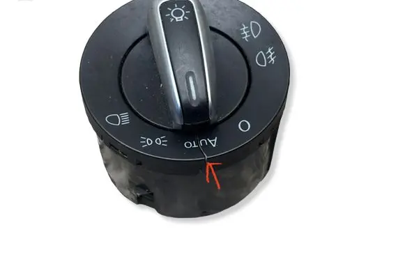 Volkswagen Touran II Light switch 3C8941431A