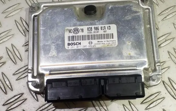 Volkswagen PASSAT B5.5 Engine control unit/module 038906019KD 0281011205 1039S01966