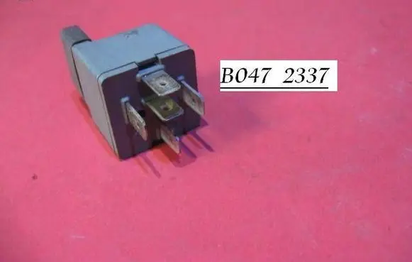 Alfa Romeo 164 Fuel pump relay 12VB047 2337