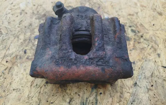 BMW 3 E36 Front brake caliper 795