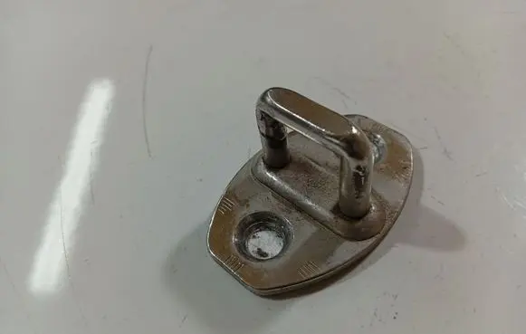 Volkswagen PASSAT B5 Rear door lock loop/hook striker 3b0837033d