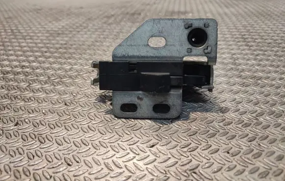 Loading door lock