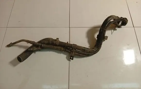 KIA Sportage Fuel tank filler neck pipe
