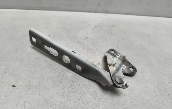 Audi Q3 8U Engine bonnet/hood hinges 8U0823302