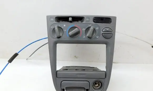 Toyota Corolla E110 Climate control/heater control trim 195671