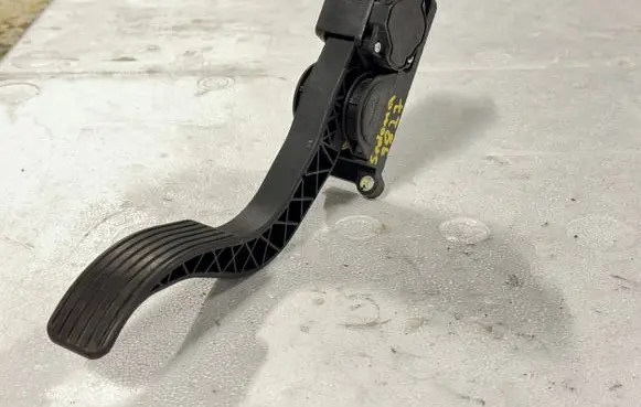 KIA Carnival Accelerator throttle pedal 0K53C41600 0281002541 490100657