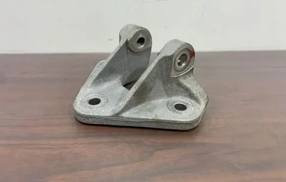 Mitsubishi Outlander IV Engine mounting bracket