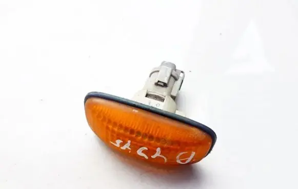 Nissan Almera Front fender indicator light