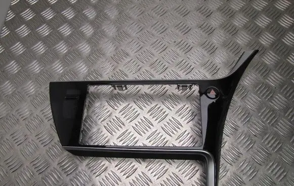 Toyota Auris E180 Radio/GPS head unit trim 5541302400 T4101