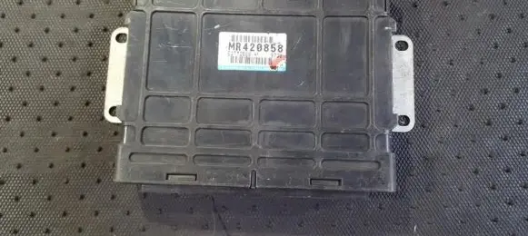 Mitsubishi Space Wagon Engine control unit/module mr420858 e2t72586h