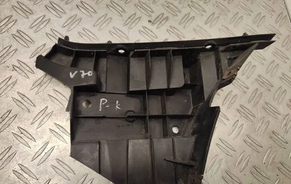 Front bumper mounting bracket