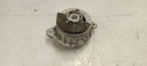 Engine mount bracket