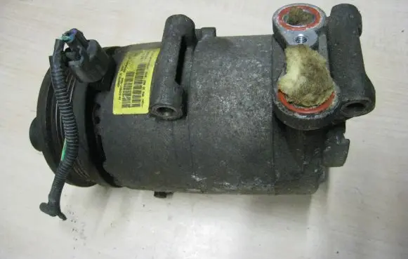 Ford Focus Air conditioning (A/C) compressor (pump) 3M5H19D629PE