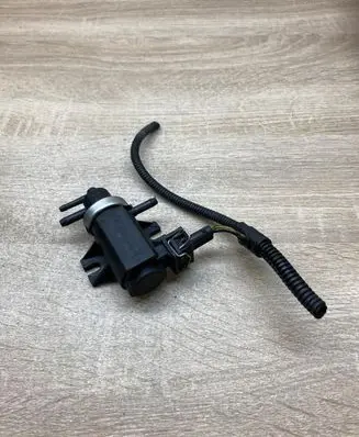 Volkswagen PASSAT B5.5 Vacuum valve 1H0906627
