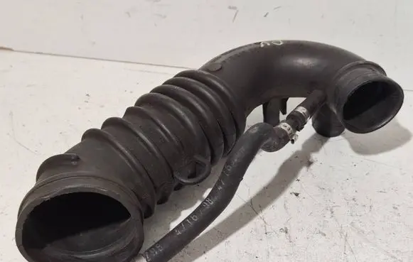 Volkswagen PASSAT B5 Air intake hose/pipe 058133356 4164972
