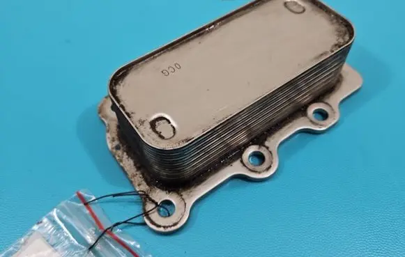Engine oil radiator