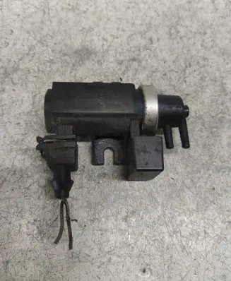 BMW 5 E39 Turbo solenoid valve 72279600