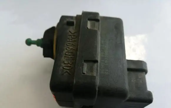 Renault Scenic I Headlight level adjustment motor 7700840141